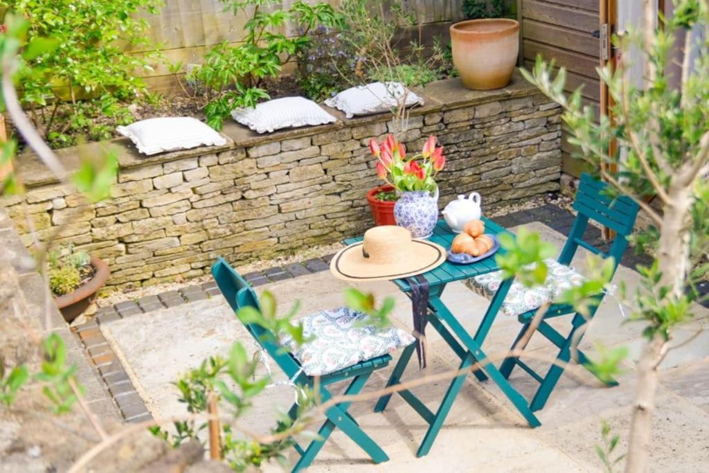 Bright & Beautiful Open Plan Coach House Painswick Exterior foto